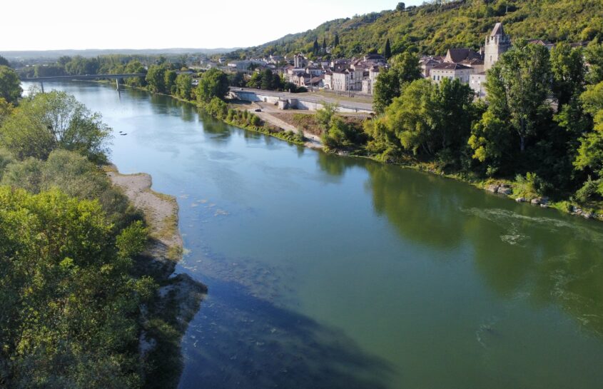 Photo vue du ciel de port-sainte-marie et de la garonne